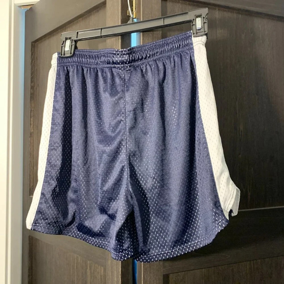 Under Armour loose heat gear shorts - basketball style - Picture 6 of 6